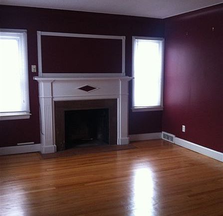 17142 Centralia - Living Room