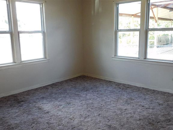 5th image of 523 W Avenue I