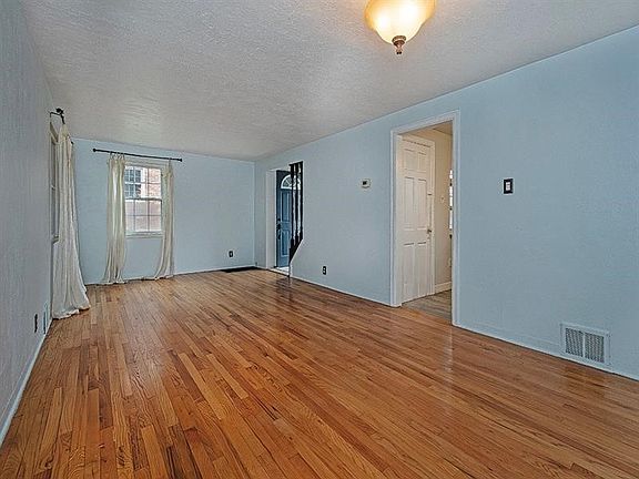 5th image of 852 Middle Rd