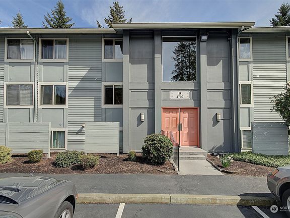 4th image of 4707 W Lake Sammamish Parkway SE #D203