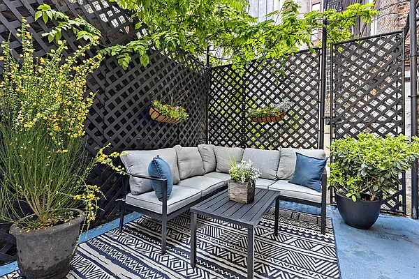 Sold by Compass | media 37