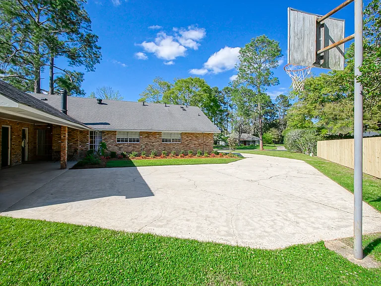 912 N Coventry Dr — Photo 23