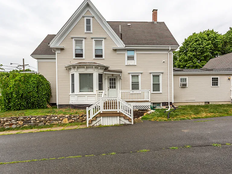 19 Everett St #2 — Photo 1