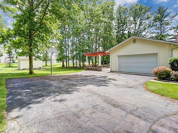 4th image of 16515 Lakewood Ln