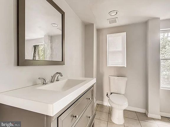4th image of 2032 Etting St