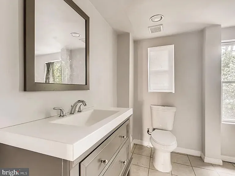 2032 Etting St — Photo 4