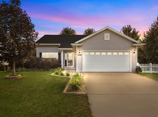 2542 Grassy Ln, Neenah, WI 54956