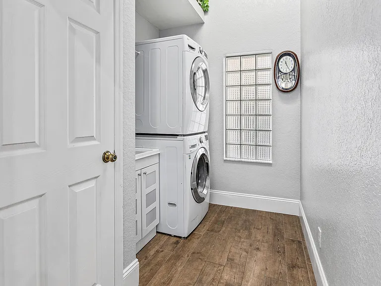 7105 Victoria Cir — Photo 31