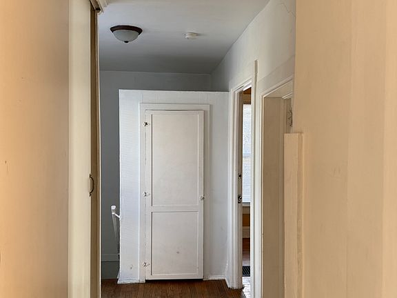 4th image of 1084 Woodward Ave