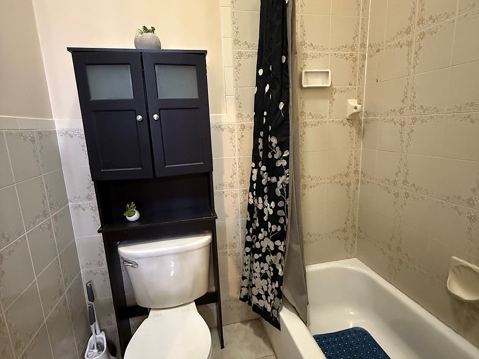 Bathroom Tube and Shower