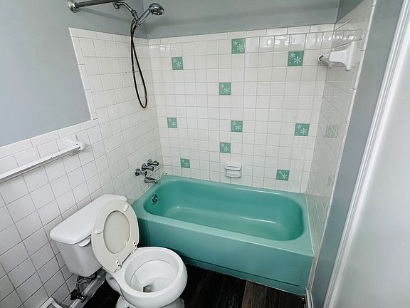 4th image of 4401 Donovan Dr