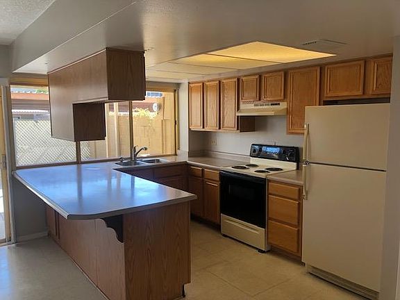 3rd image of 7621 E Montecito Ave