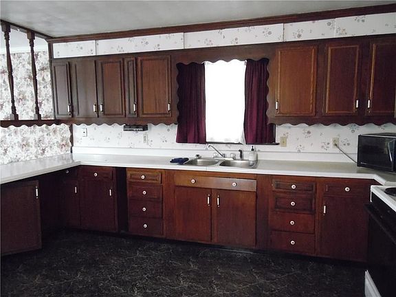 3rd image of 485 W Mechanic St