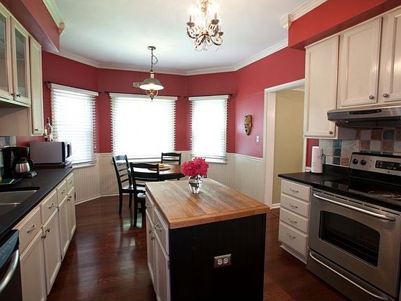 3rd image of 314 Peachtree Ln