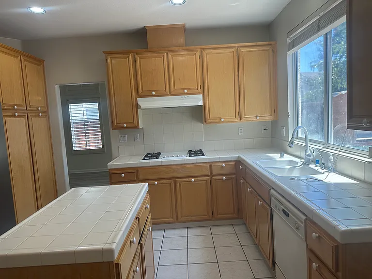 2104 Lynwood Way — Photo 8