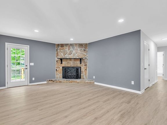5th image of 403 Keith Ln