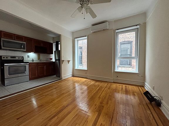 4th image of 61-12 Woodbine St #3C
