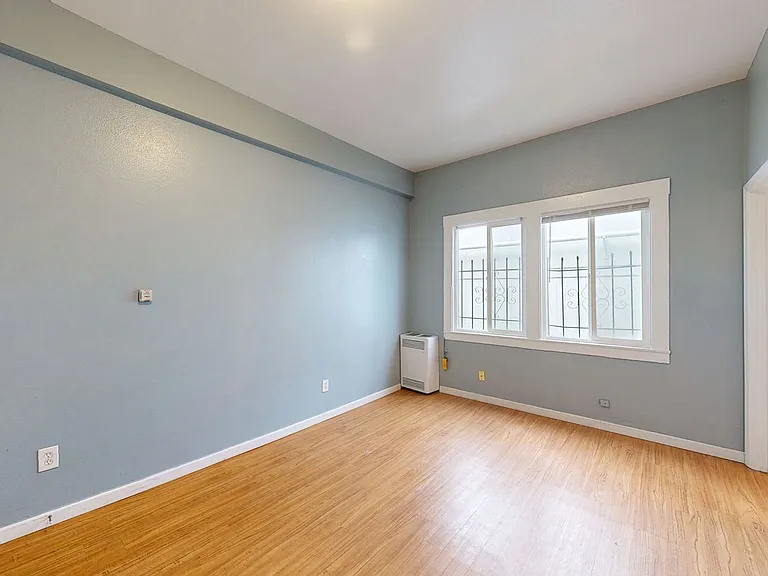 1607 2nd Ave - Studios: ONE MONTH FREE RENT!! — Photo 8
