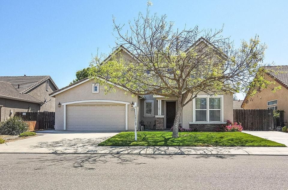 1st image of 1824 Estancia Dr
