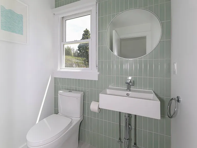 70 Powell Ave — Photo 10