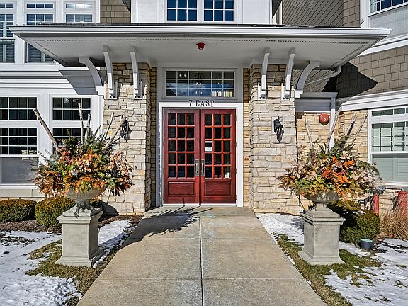 2nd image of 7 E Kennedy Ln APT 201