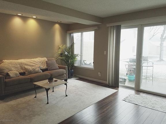 3rd image of 74 Greenwood Dr