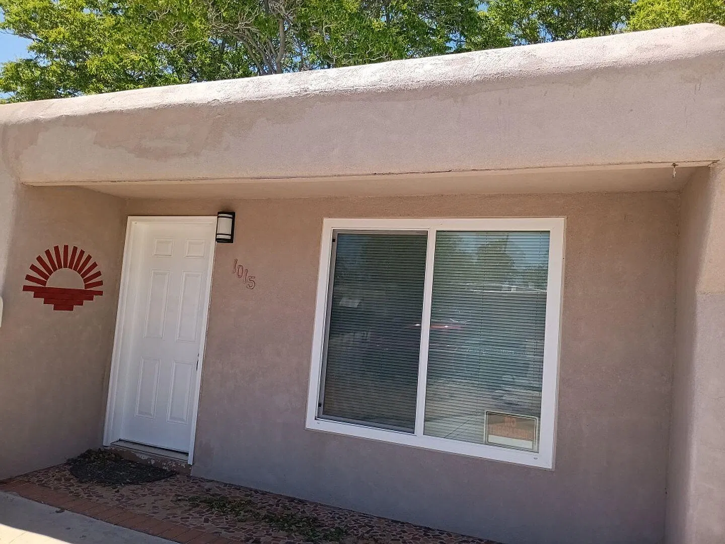 3 bed, 1.0 bath, 1300 sqft, $1,850 — Photo 2