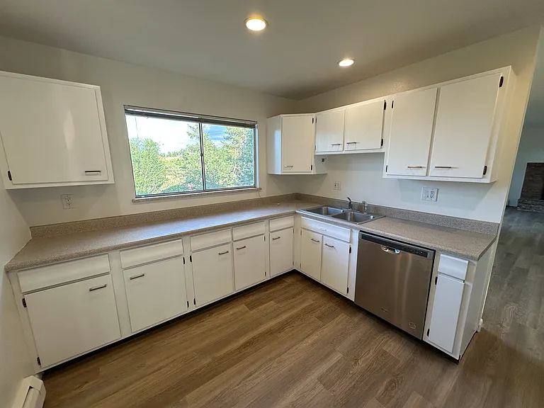 3366 Loyola Ct — Photo 13