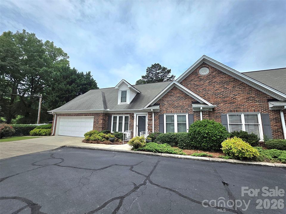 1st image of 687 Carlton Dr APT A