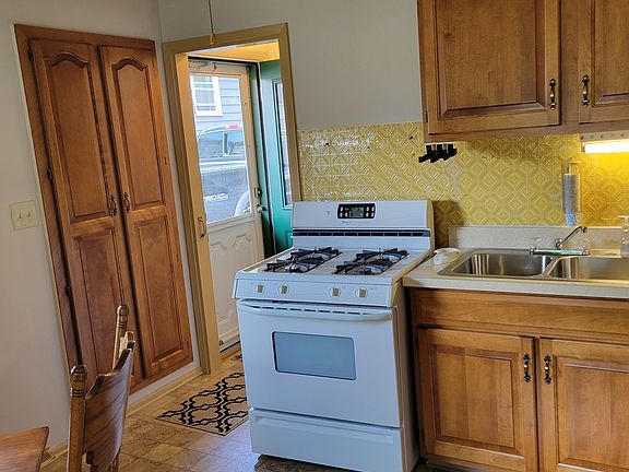 5th image of 291 Grandview Ave #1