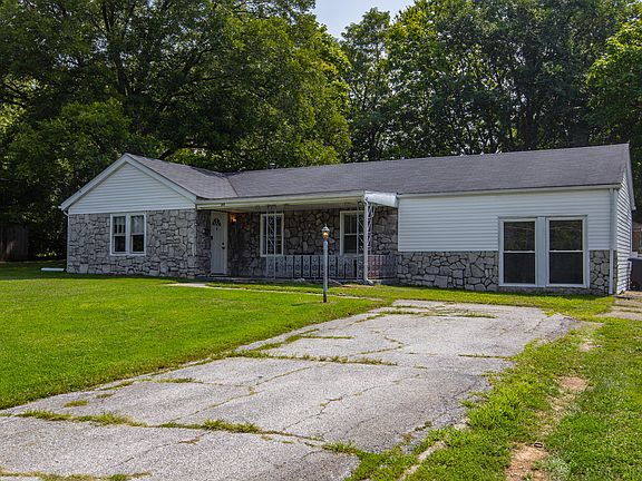 2nd image of 215 Stevenson Dr