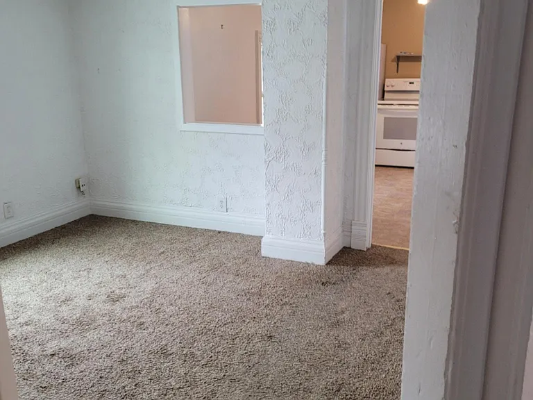 347 N Oakwood Ave #UPPER — Photo 6