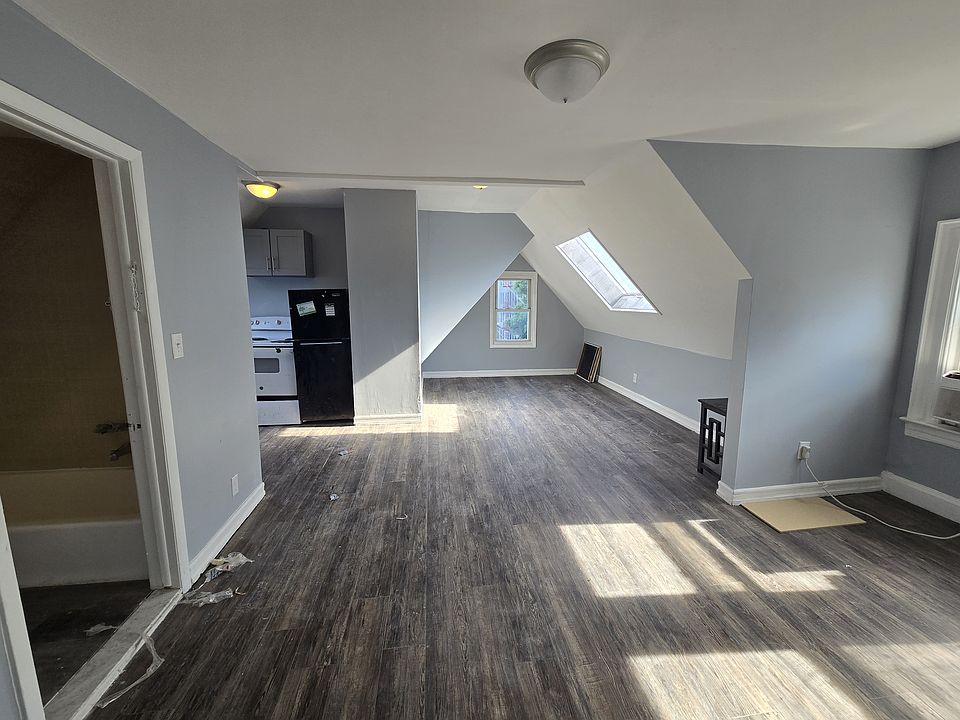 1st image of 620 Beverley Rd APT 3