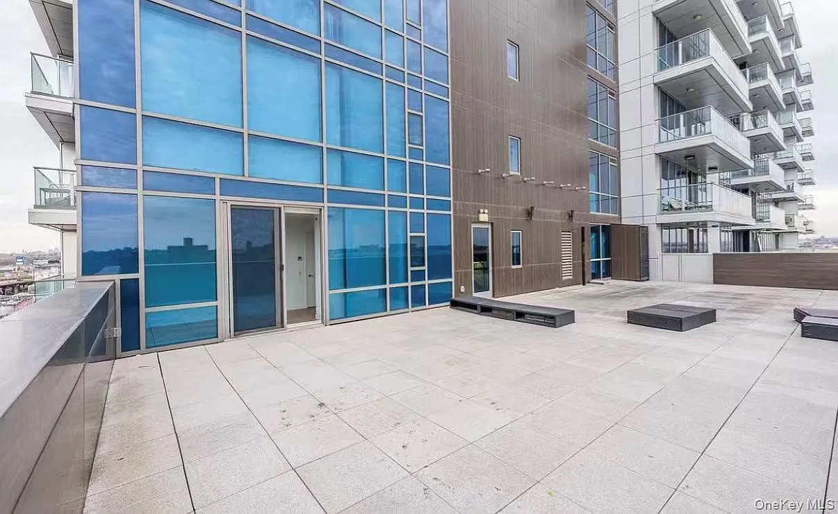 2 bed, 2.0 bath, 858 sqft, $4,000 — Photo 1