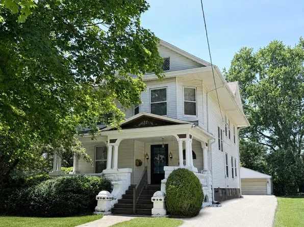 1238 N Prairie St, Galesburg, IL 61401