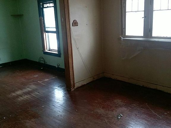 3rd image of 1819 Jerome Ave SW