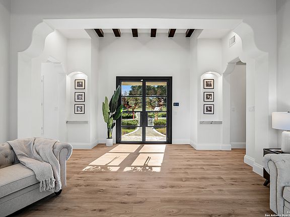 2nd image of 251 Lismore