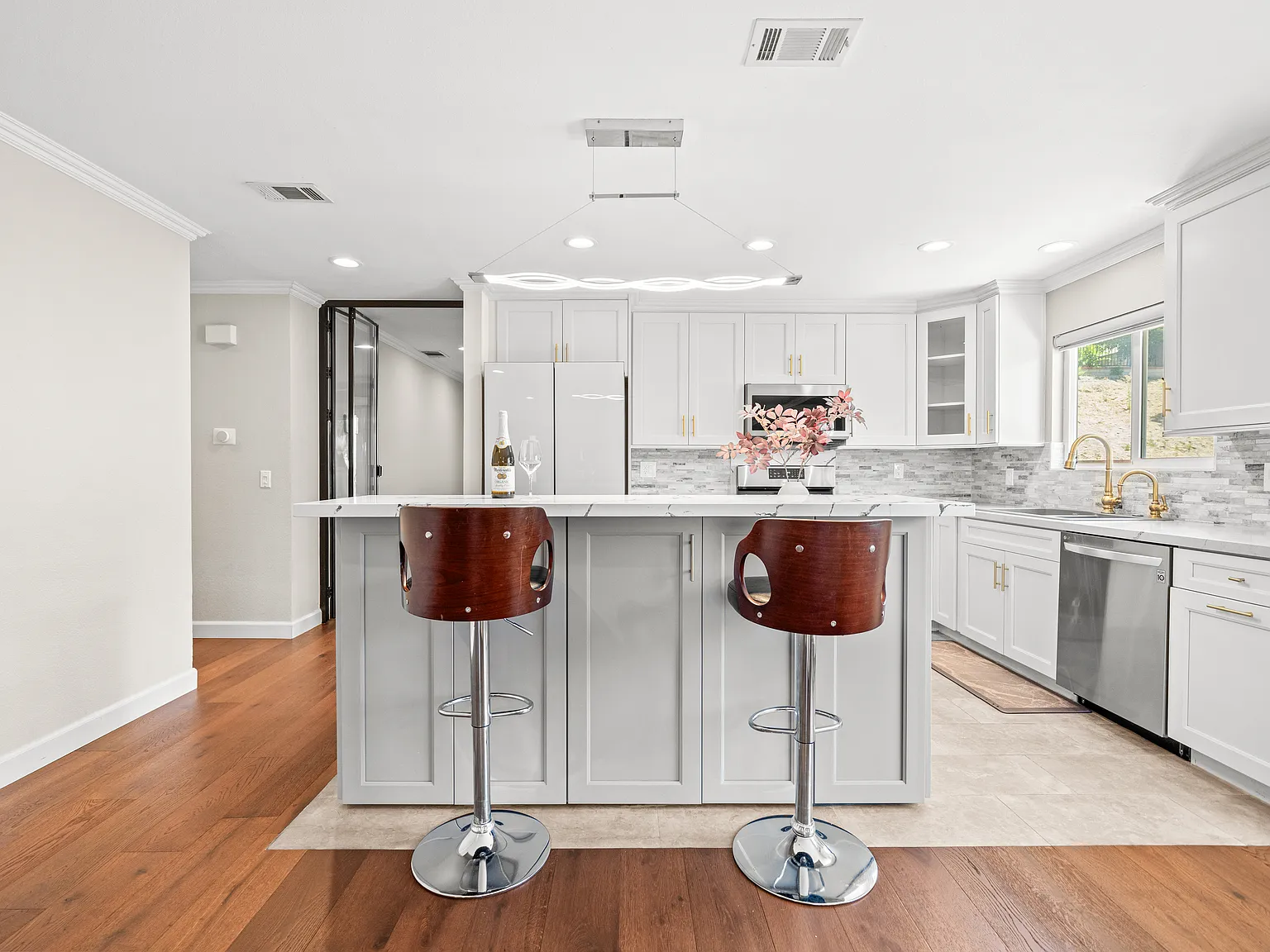 3 bed, 1639 sqft, $4,000 — Photo 4