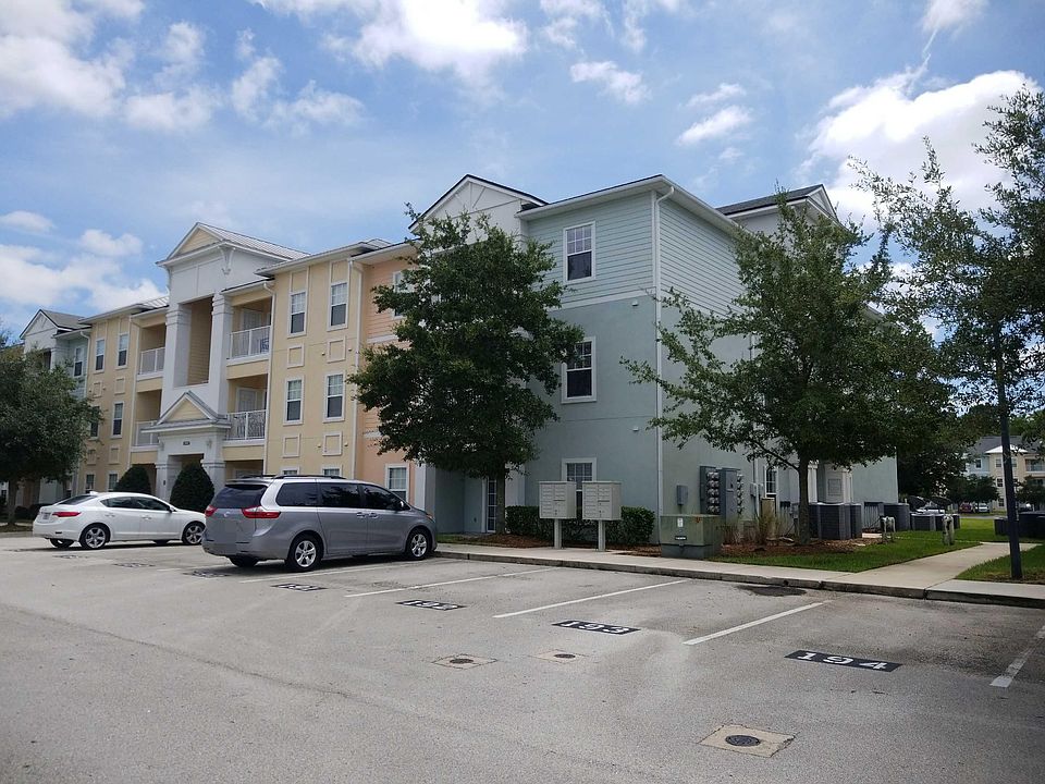 2nd image of 8226 Green Parrot Rd Unit 305