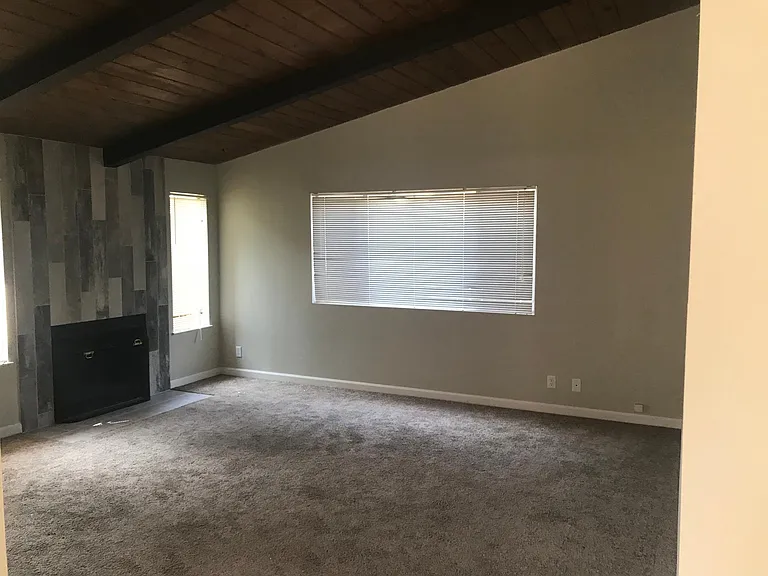 906 E Oakridge Ave — Photo 6