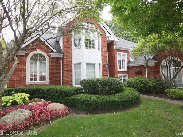 3991 Oakfield Ct, Shelby Township, MI 48316