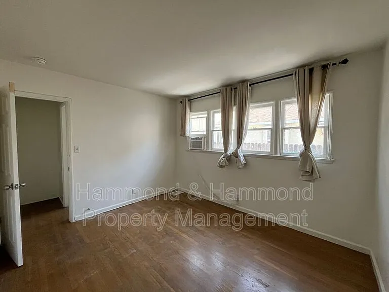 11044 Otsego St — Photo 11