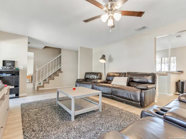 16323 falcon hill, San Antonio, TX 78247