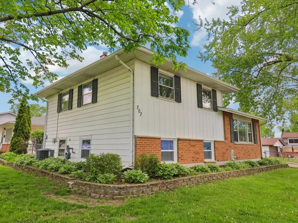 207 N Idlewild Ave, Mundelein, IL 60060