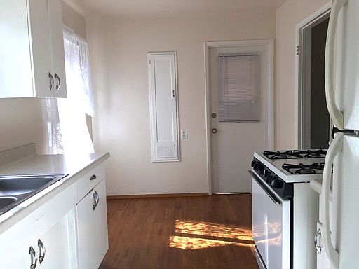 5th image of 8447 La Mesa Blvd APT 11