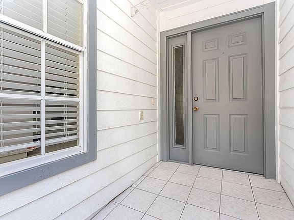 4th image of 2394 Bentley Dr