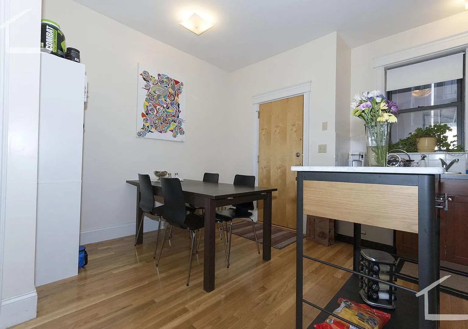 Renovated: Now with higher cei..... — Photo 2