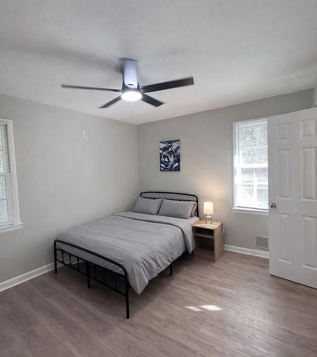 12 bed, $990 — Photo 1