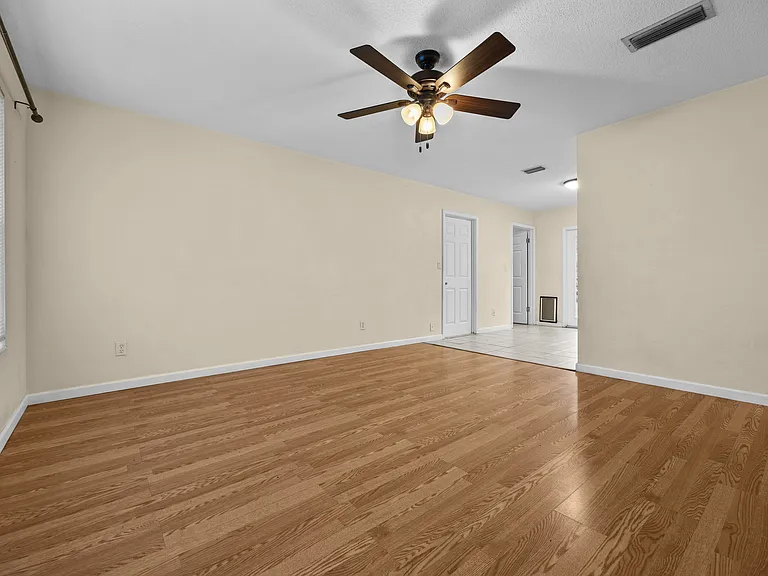 2502 NW 54th Blvd — Photo 20