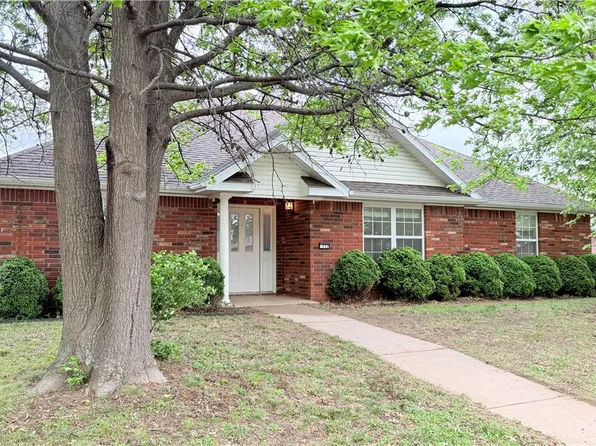 772 N Queen Annes Lace Dr, Fayetteville, AR 72704